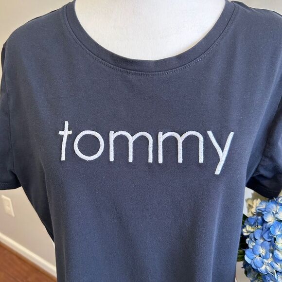Tommy Hilfiger Navy Blue T-Shirt - Picture 2 of 8
